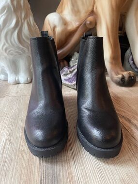 MIA Black Chunky Chelsea Lug Boots